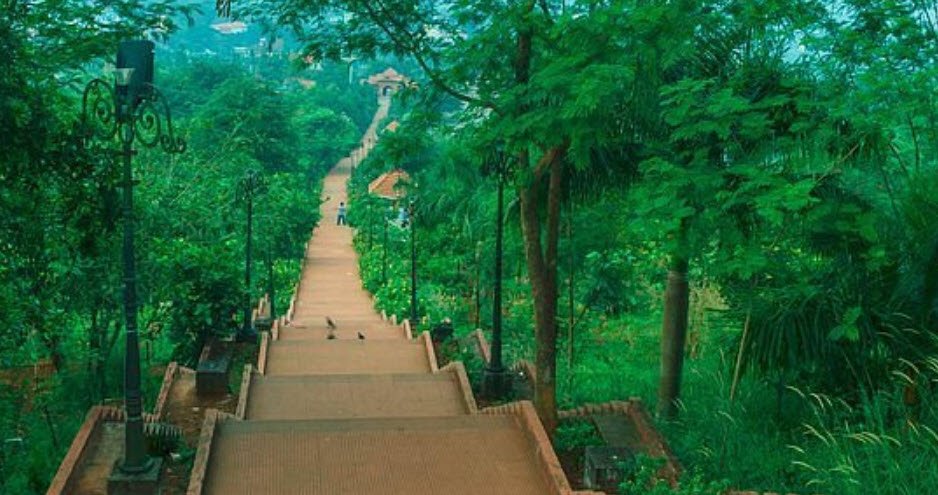 Kottakunnu Park Step Way, Malappuram, Kerala - Vushii.com